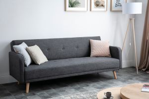 Canapé convertible scandinave 3 places en tissu gris foncé et bois clair ULLA
