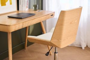 Chaise de bureau à roulettes design blanc, bois clair et acier chromé MELKIOR