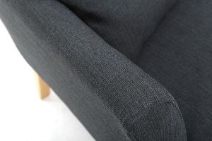 Canapé scandinave déhoussable 2 places en tissu gris foncé et bois clair OSLO