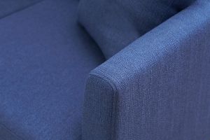 Canapé scandinave déhoussable 2 places en tissu bleu foncé et bois clair OSLO