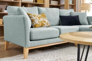 Canapé d'angle droit déhoussable scandinave 4 places en tissu vert lagon et bois clair OSLO