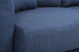 Canapé scandinave déhoussable 3 places en tissu bleu foncé et bois clair OSLO