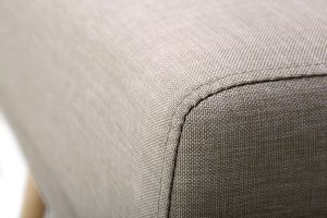 Canapé convertible scandinave 3 places avec repose-pieds en tissu beige et bois clair ULLA