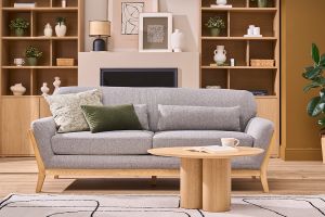 Canapé scandinave 3 places en tissu gris et bois clair YOKO
