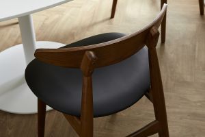 Chaises vintage en bois foncé et noir (lot de 2) WALFORD