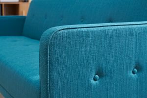 Canapé convertible scandinave 3 places en tissu bleu et bois clair ULLA