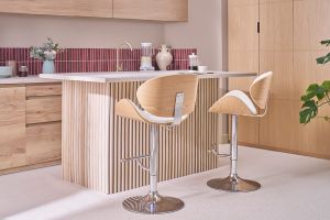 Sgabello da bar design bianco e legno chiaro WALNUT