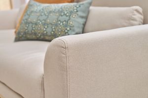 Canapé scandinave 3 places en tissu beige et bois clair EKTOR