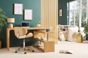 Chaise de bureau à roulettes design blanc, bois clair et acier chromé WALNUT