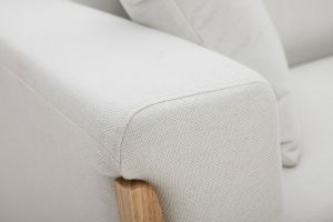 Canapé scandinave 3 places en tissu effet velours blanc cassé et bois clair FJORD