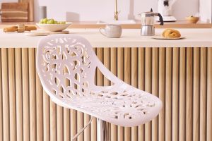 Tabourets de bar design avec motif baroque blanc (lot de 2) BAROCCA