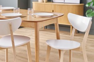 Chaises scandinaves blanc et bois clair (lot de 2) LEENA