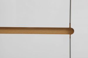 Buffet scandinave blanc laqué brillant et finition bois clair 2 portes 2 tiroirs L160 cm MELKA