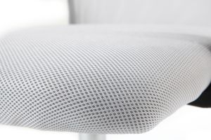 Fauteuil de bureau à roulettes design en mesh blanc et acier chromé PLUZ
