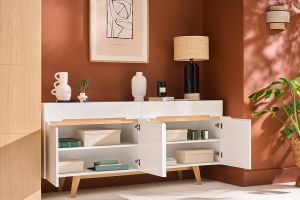 Buffet scandinave blanc laqué brillant et finition bois clair 4 portes 2 tiroirs L180 cm MELKA