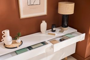 Buffet scandinave blanc laqué brillant et finition bois clair 4 portes 2 tiroirs L180 cm MELKA