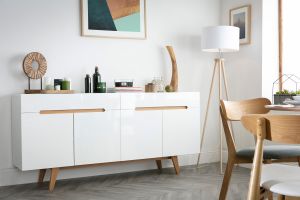 Buffet scandinave blanc laqué brillant et finition bois clair 4 portes 2 tiroirs L180 cm MELKA