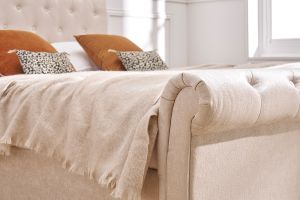 Lit 2 places 160x200 cm en tissu velours beige capitonné RILEY