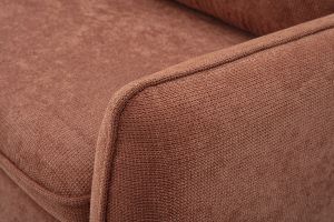 Canapé d'angle convertible réversible avec coffre 3 places en tissu chenille terre brûlée et bois clair ORSO