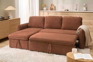 Canapé d'angle convertible réversible avec coffre 3 places en tissu chenille terre brûlée et bois clair ORSO