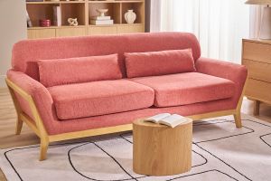 Canapé scandinave 3 places en tissu effet velours texturé terracotta et bois clair YOKO