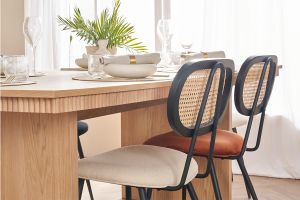 Sedie design in velluto terra bruciata, metallo nero e intreccio di rattan (set di 2) SWANN
