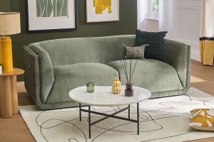 Canapé design 3 places en tissu effet velours vert kaki HOSBO