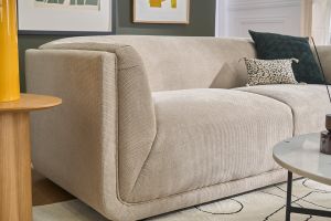 Divano design 3 posti in tessuto ciniglia testurato beige HOSBO