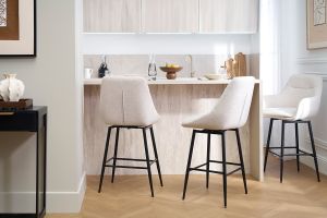 Tabourets de bar pivotants 360° en tissu effet velours texturé beige et métal H66 cm (lot de 2) ALESS