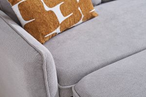 Canapé d'angle convertible réversible avec coffre 3 places en tissu chenille gris et bois clair ORSO