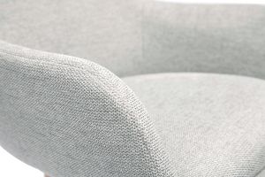 Tabourets de bar scandinaves pivotants 360° en tissu effet velours texturé gris clair et bois clair H65 cm (lot de 2) ALESS