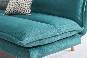 Canapé convertible 3 places en tissu chenille bleu canard et bois clair BINGO