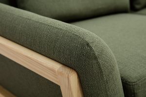 Canapé scandinave 3 places en tissu vert kaki et bois clair YOKO
