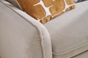 Canapé d'angle convertible réversible avec coffre 3 places en tissu chenille beige et bois clair ORSO