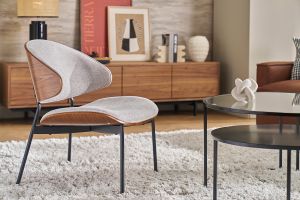 Fauteuil en tissu effet velours texturé gris, bois foncé et métal noir FABULO