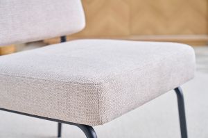 Fauteuil en tissu chenille beige et métal noir VEDANA