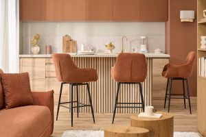 Tabourets de bar pivotants 360° en tissu effet velours texturé terre brûlée et métal H65.5 cm (lot de 2) ALESS
