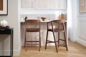 Tabourets de bar scandinaves en bois foncé H66.5 cm (lot de 2) BAHIA