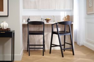 Tabourets de bar scandinaves en bois noir H66.5 cm (lot de 2) BAHIA