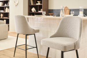 Tabourets de bar pivotants 360° en tissu chenille beige et métal H66 cm (lot de 2) HASTA