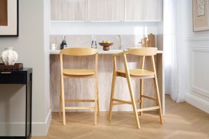 Tabourets de bar scandinaves en bois clair H66.5 cm (lot de 2) BAHIA