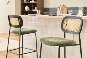 Tabourets design en tissu effet velours texturé vert kaki, métal noir et cannage rotin (lot de 2) MIRANDA