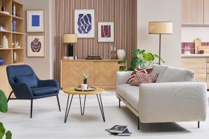 Fauteuil design en tissu effet velours texturé bleu foncé et métal noir MAXINE