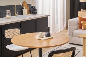 Table à manger design ronde en bois clair chêne et métal noir D90 cm CALISTA