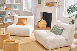 Fauteuil lounge en tissu bouclette blanc cassé BUMPY