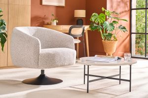 Fauteuil pivotant en tissu effet bouclette beige et métal noir BOWIE
