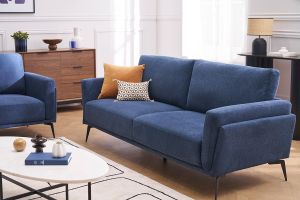 Canapé design 3 places en tissu effet velours texturé bleu foncé et métal noir MOSCO