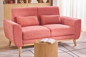 Canapé scandinave 2 places en tissu effet velours texturé terracotta et bois clair EKTOR