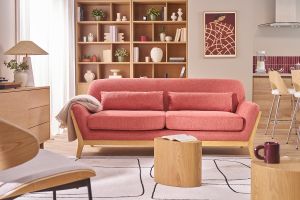 Canapé scandinave 3 places en tissu effet velours texturé terracotta et bois clair YOKO