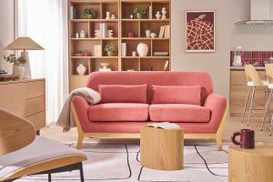 Canapé scandinave 2 places en tissu effet velours texturé terracotta et bois clair YOKO
